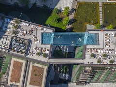 開創全球先例：使館花園（Embassy Gardens）的空中泳池（Sky Pool）