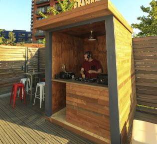 London City Island launches pop-up cocktail bar and DJ booth for the summer season