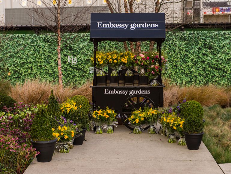 Embassy Gardens celebrates Chelsea Fringe with pop-up bouquet making workshop 